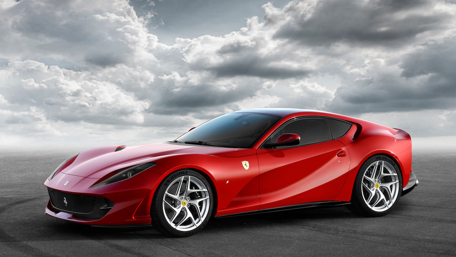 812 w nazwie tego Ferrari to informacja, że samochód ma 800-konny silnik V12