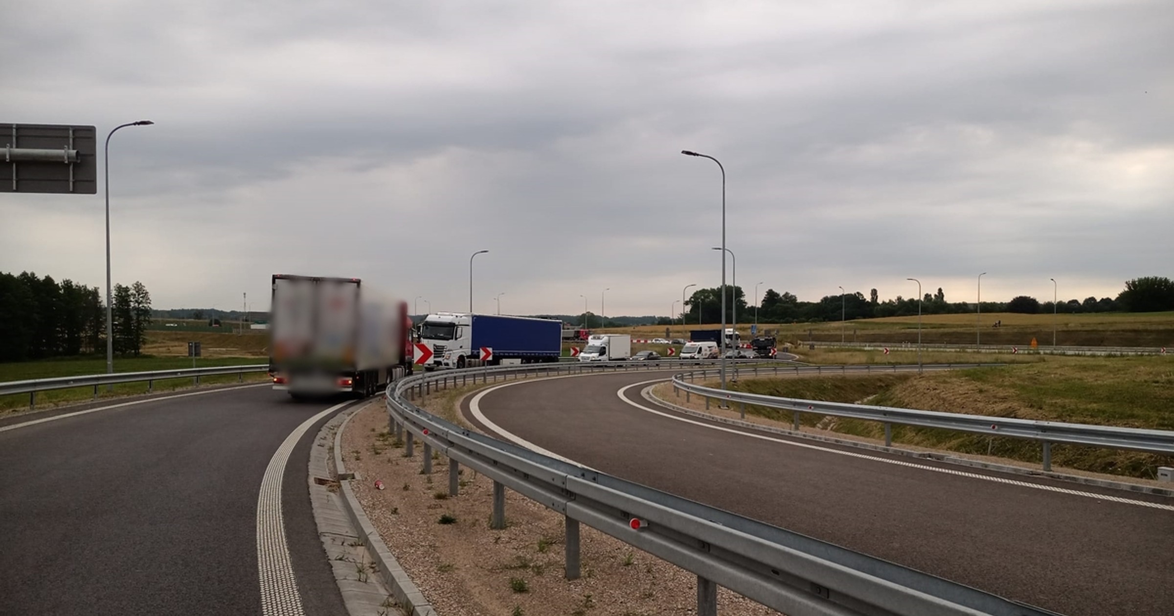 TIR próbował wjechać na ekspresówkę pod prąd