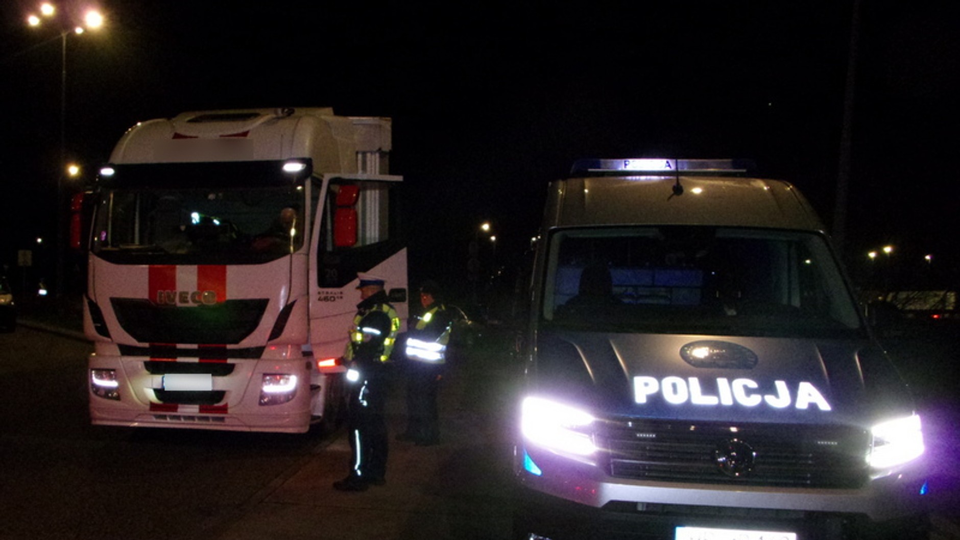 Wspólne działania policjantów toruńskiej „drogówki" z mundurowymi WITD na autostradzie A-1