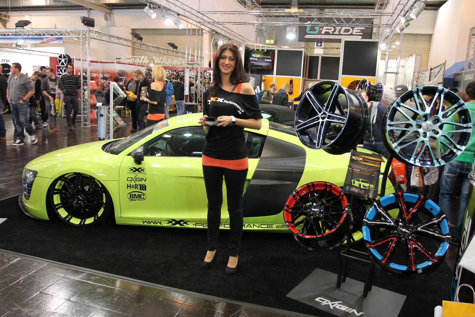 Essen Motor Show 2012 - zwariowane bolidy i szokujące dziewczyny