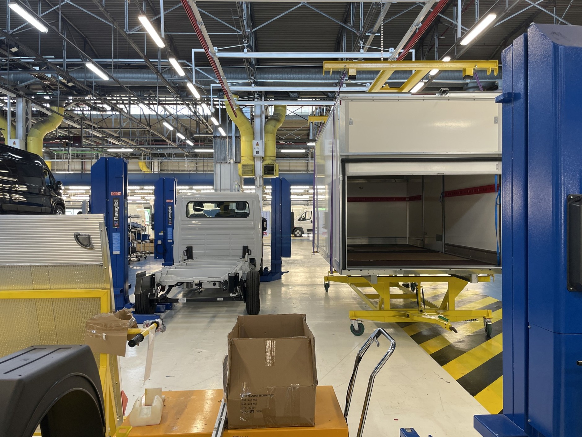 Centrum konwersji i personalizacji aut dostawczych koncernu Stellantis (CustomFit)