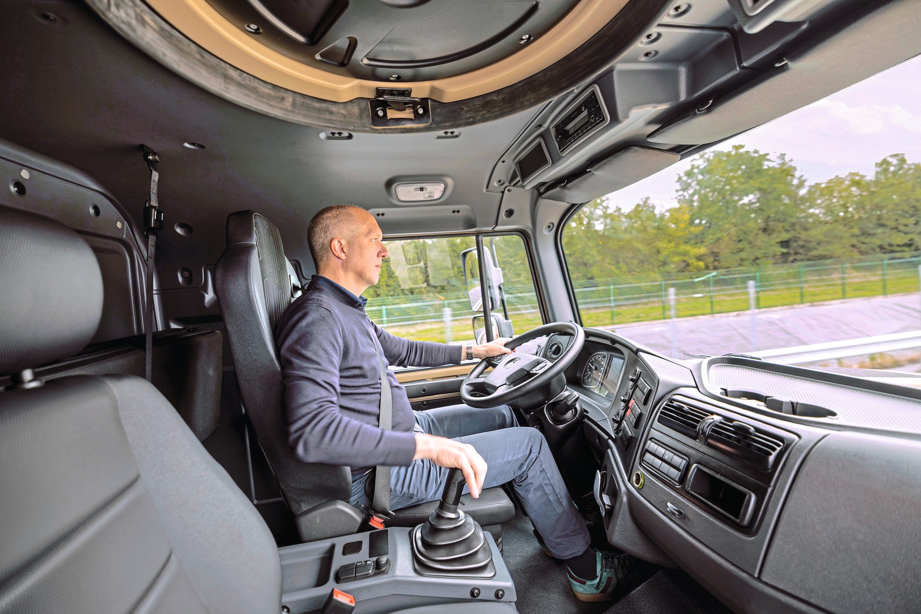 Mercedes Zetros: zaskakująco cywilizowana kabina.