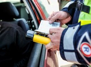 Policjanci z Bytomia od rana sprawdzali kierowców. Badali jedno