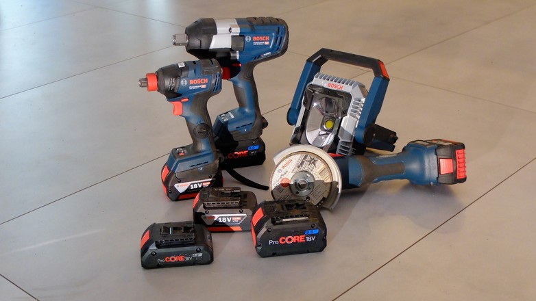 Odkręcanie, oświetlanie, cięcie, szlifowanie – wszystko jest możliwe za pomocą narzędzi akumulatorowych serii Bosch Professional