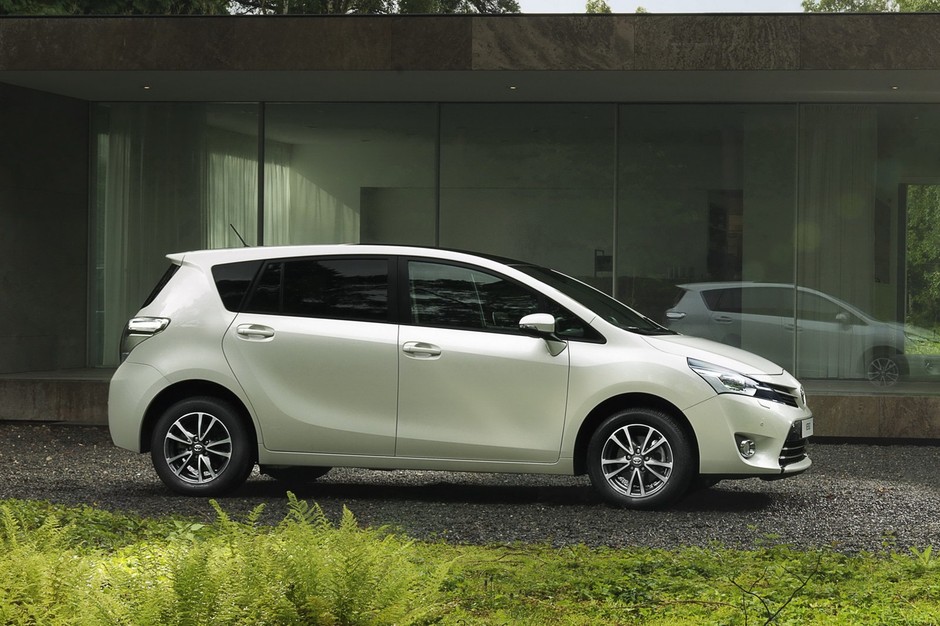 Odmłodzona Toyota Verso w Paryżu