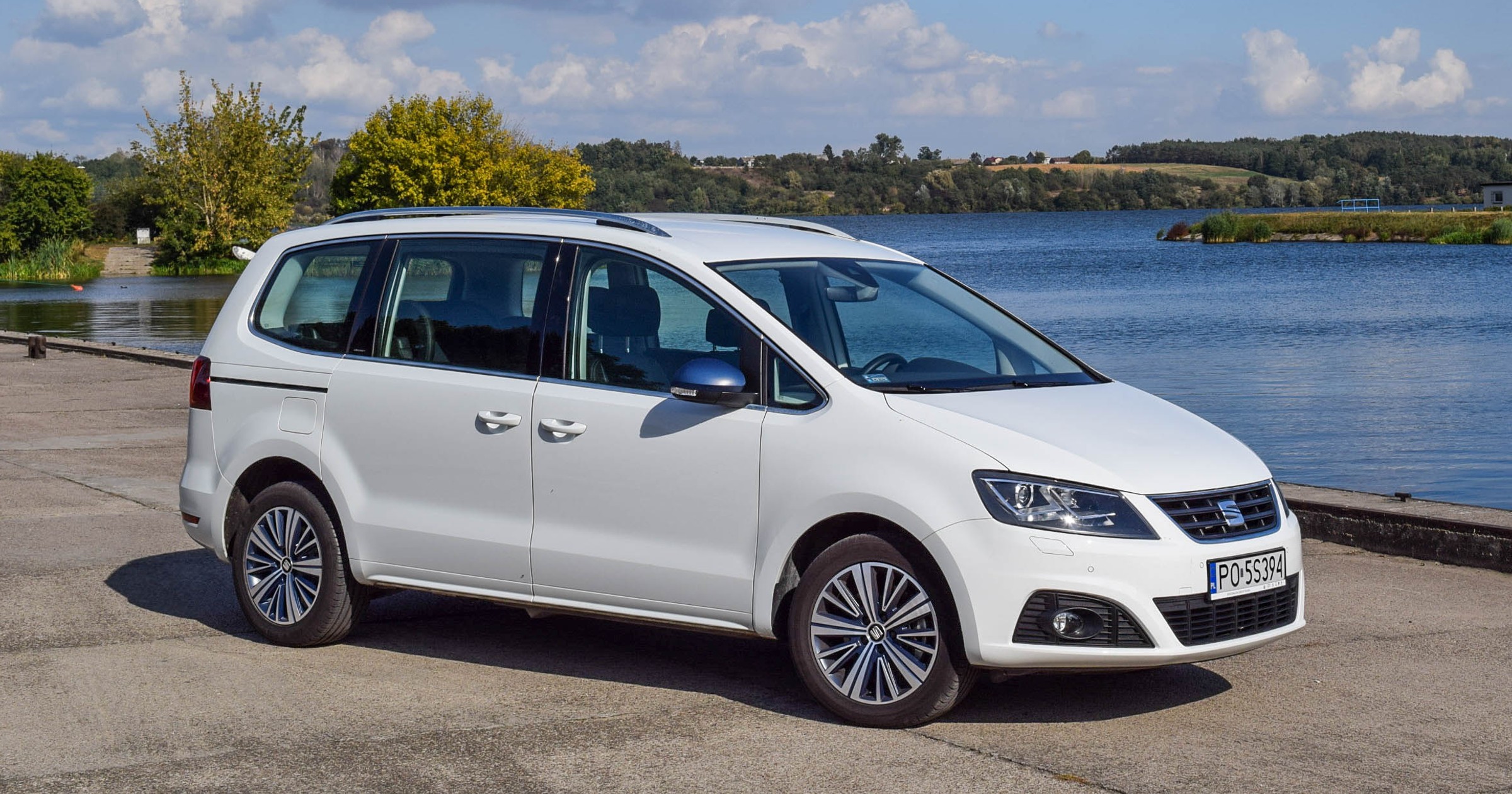 Seat Alhambra - zabiera 7 osób i przyspiesza jak hot-hatch!