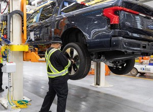 Cała naprzód: Ford planuje niemal podwoić produkcję elektrycznego F-150 Lightning do 150.000 egzemplarzy rocznie