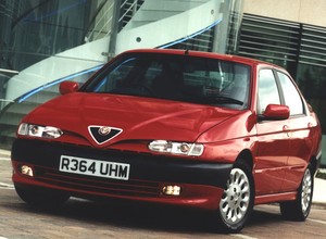 Z Archiwum Auto Świata - rodzinna Alfa Romeo 146