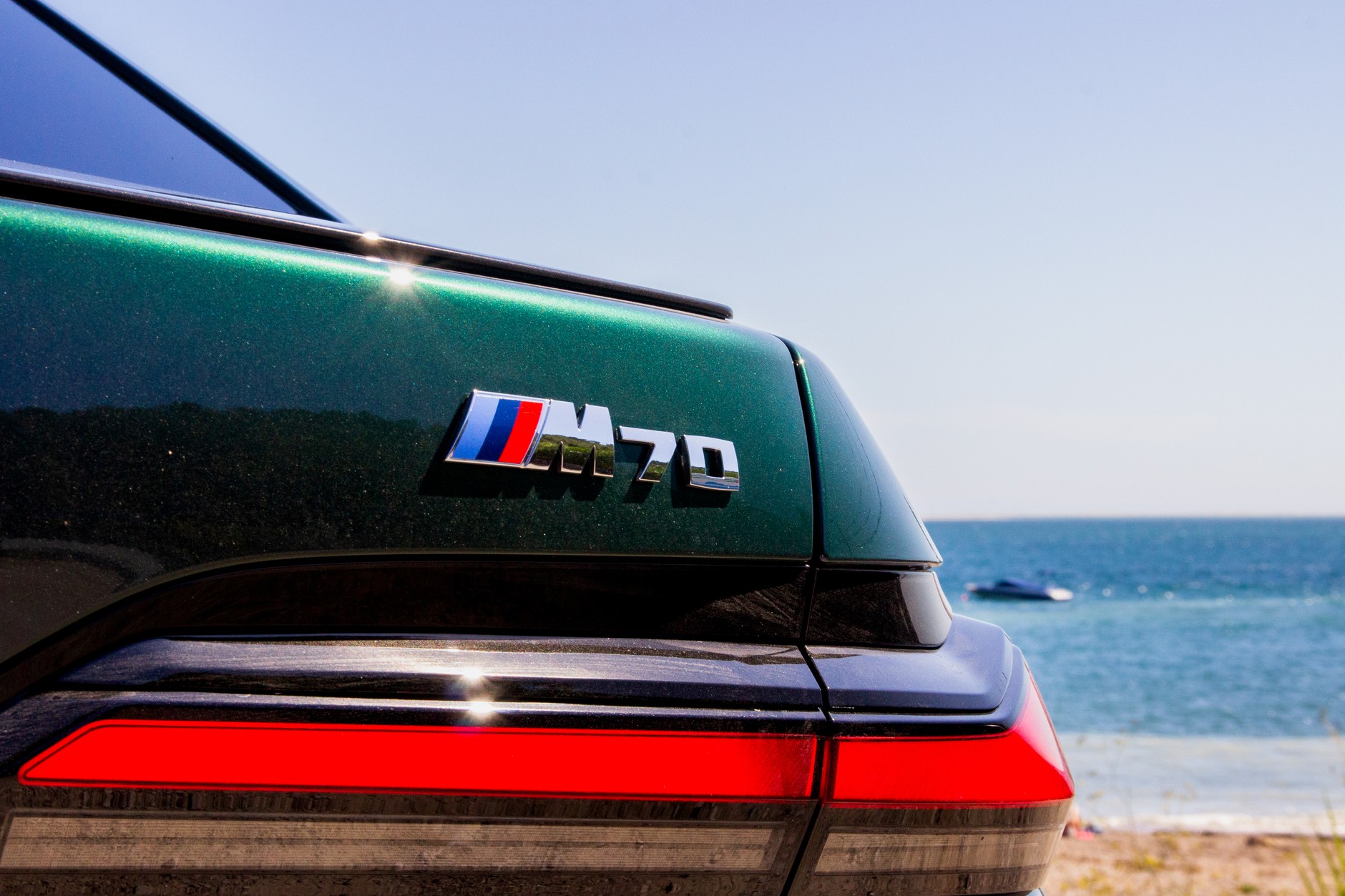 BMW i7 M70