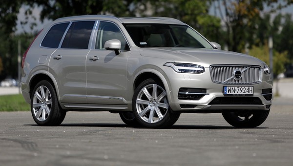 Używany SUV za 100 tys. zł. Lepsza prawie nowa Skoda Kodiaq czy starsze Volvo XC90?