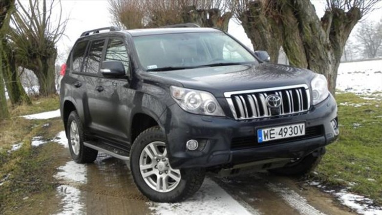 Toyota Land Cruiser V6 - Wysoko zawieszony luksus
