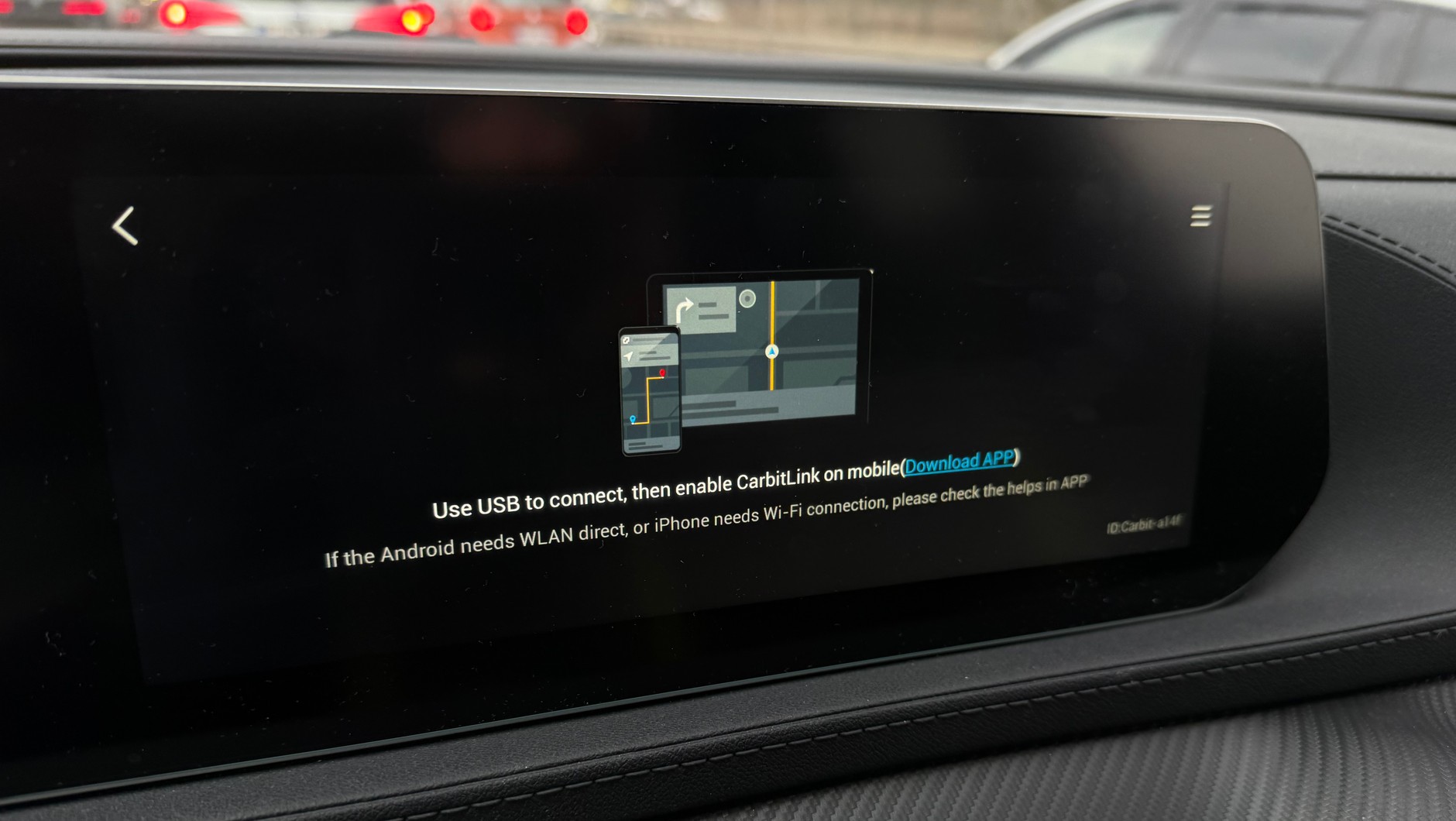 Po ściągnięciu dedykowanej aplikacji mamy typowy system "Mirror Link"