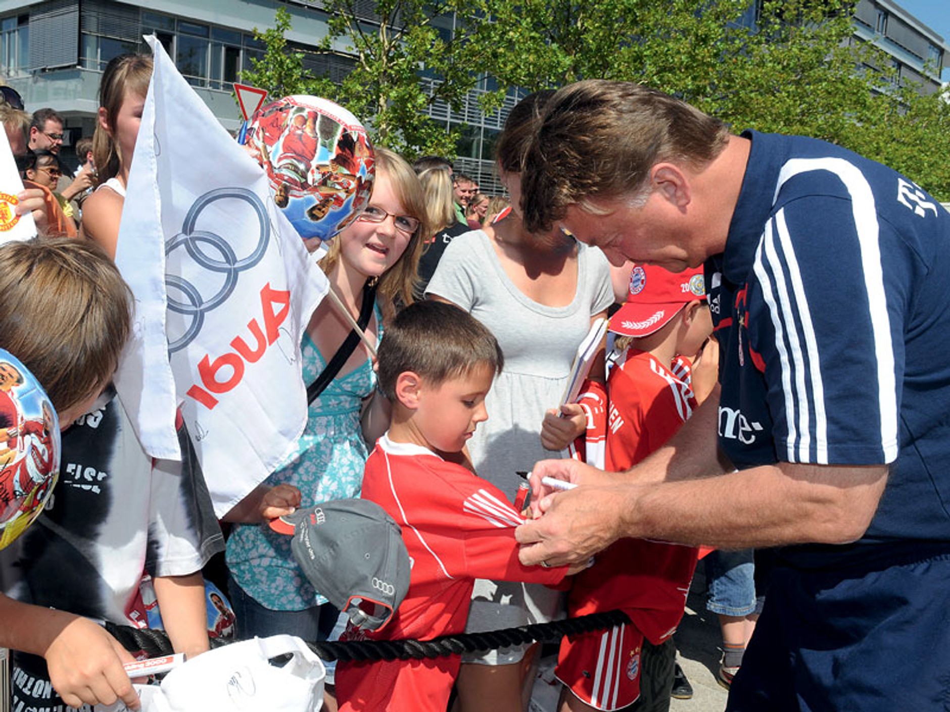 Audi koupí podíl ve fotbalovém klubu FC Bayern Mnichov