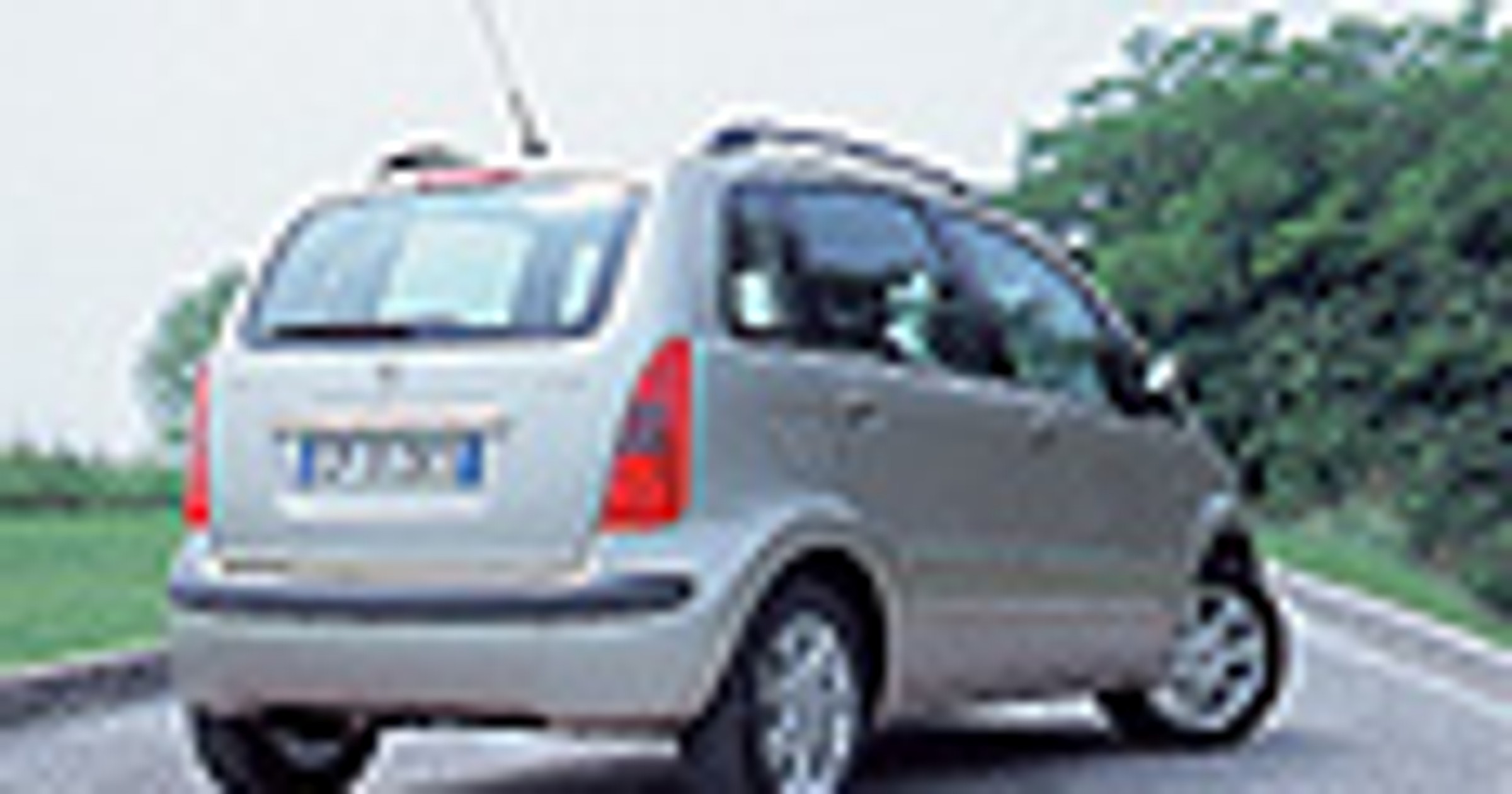 Wytworny minivan