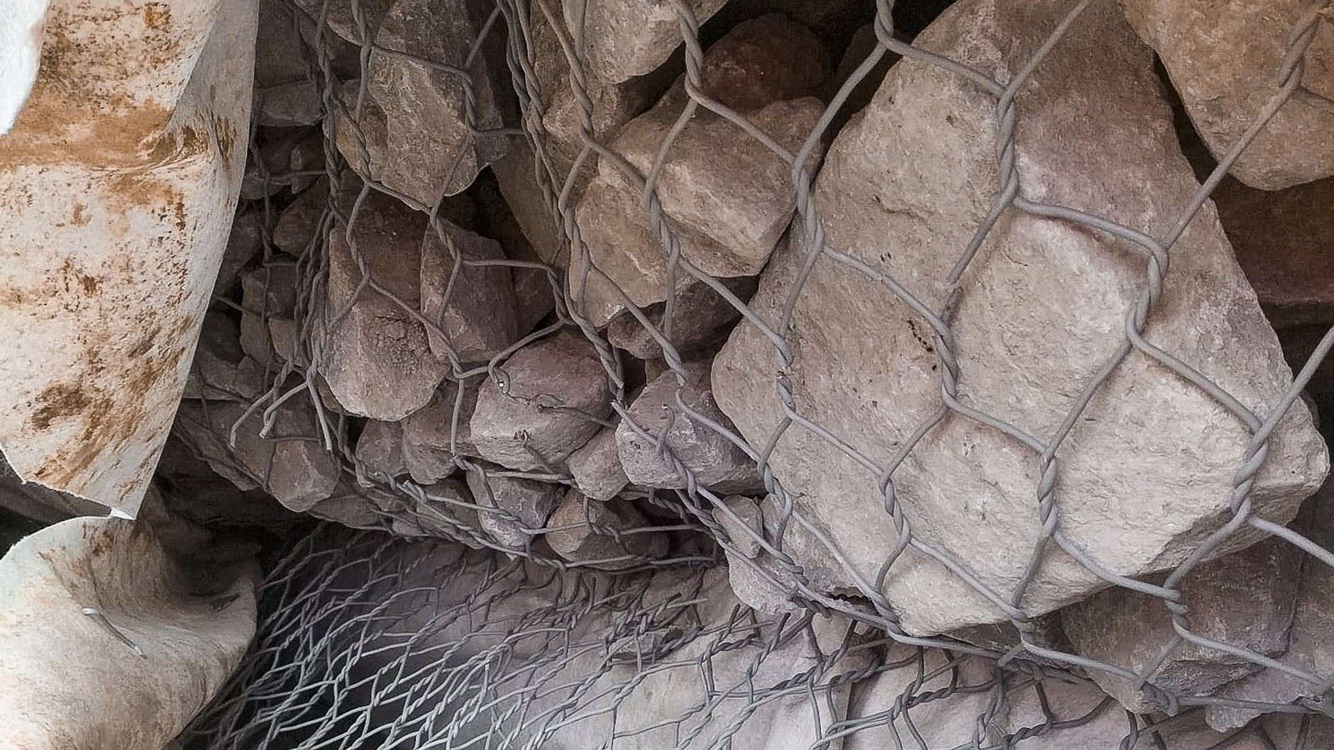 Uszkodzenia na budowie S1