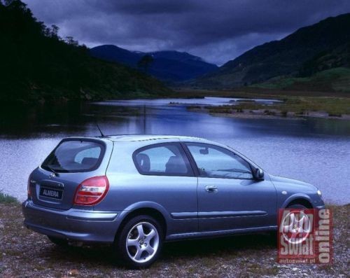 Mazda 323, Toyota Corolla, Nissan Almera - Japończycy rozświetlają mrok