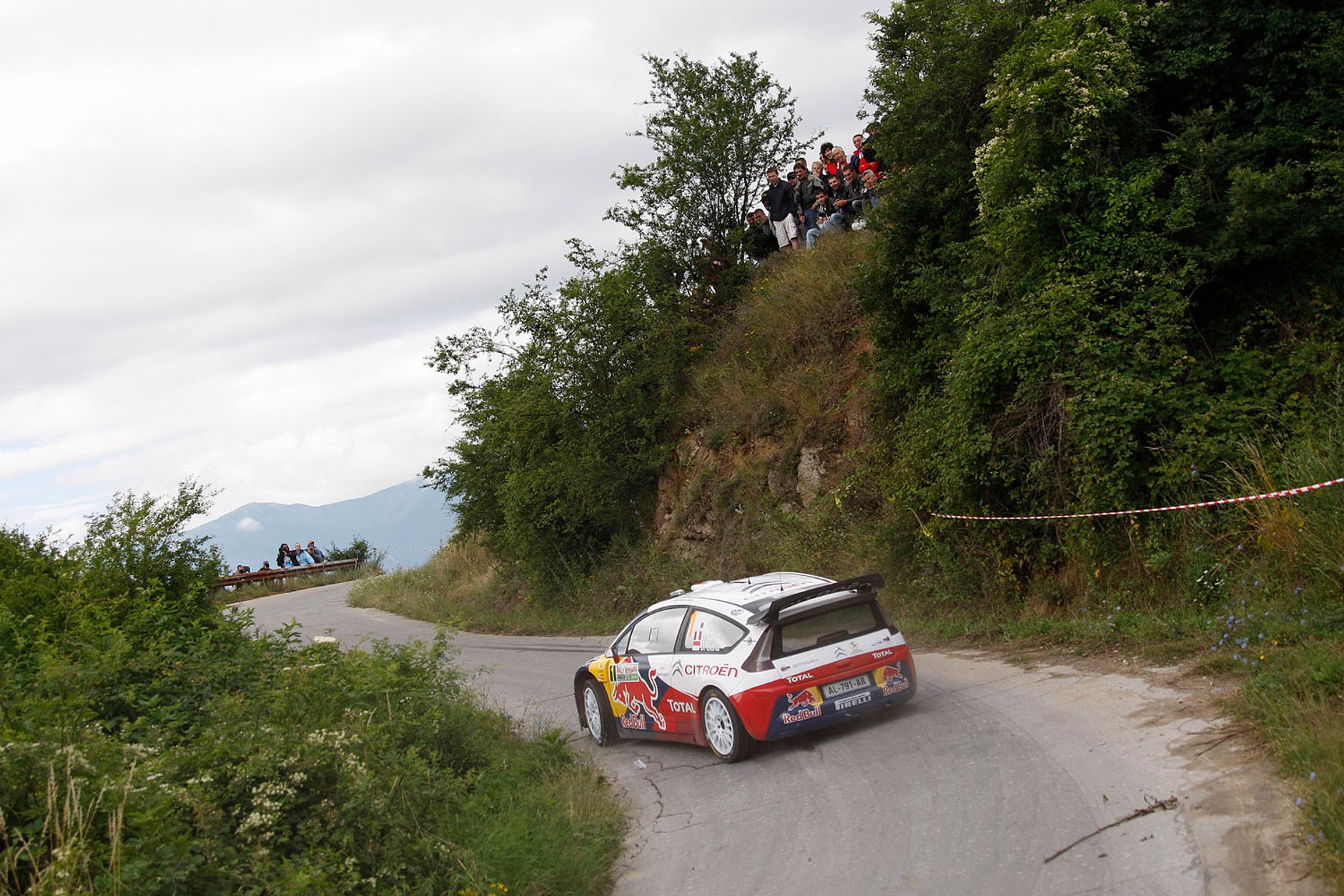 Citroën Total WRT taranuje konkurentów (galeria Rallyworld©Willy Weyens)