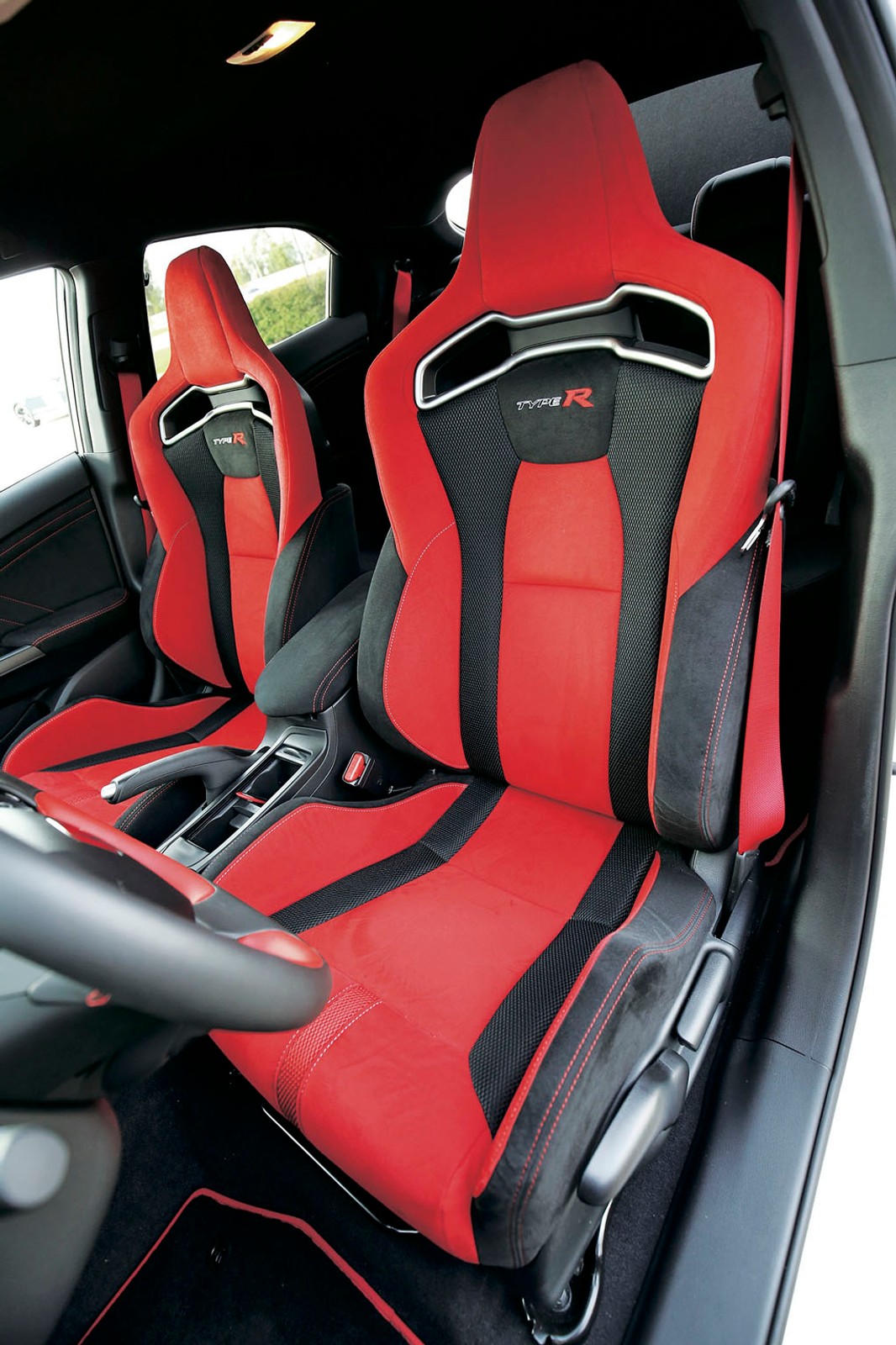 Honda Civic Type R kontra Ford Focus RS - który hot-hatch jest lepszy na torze?