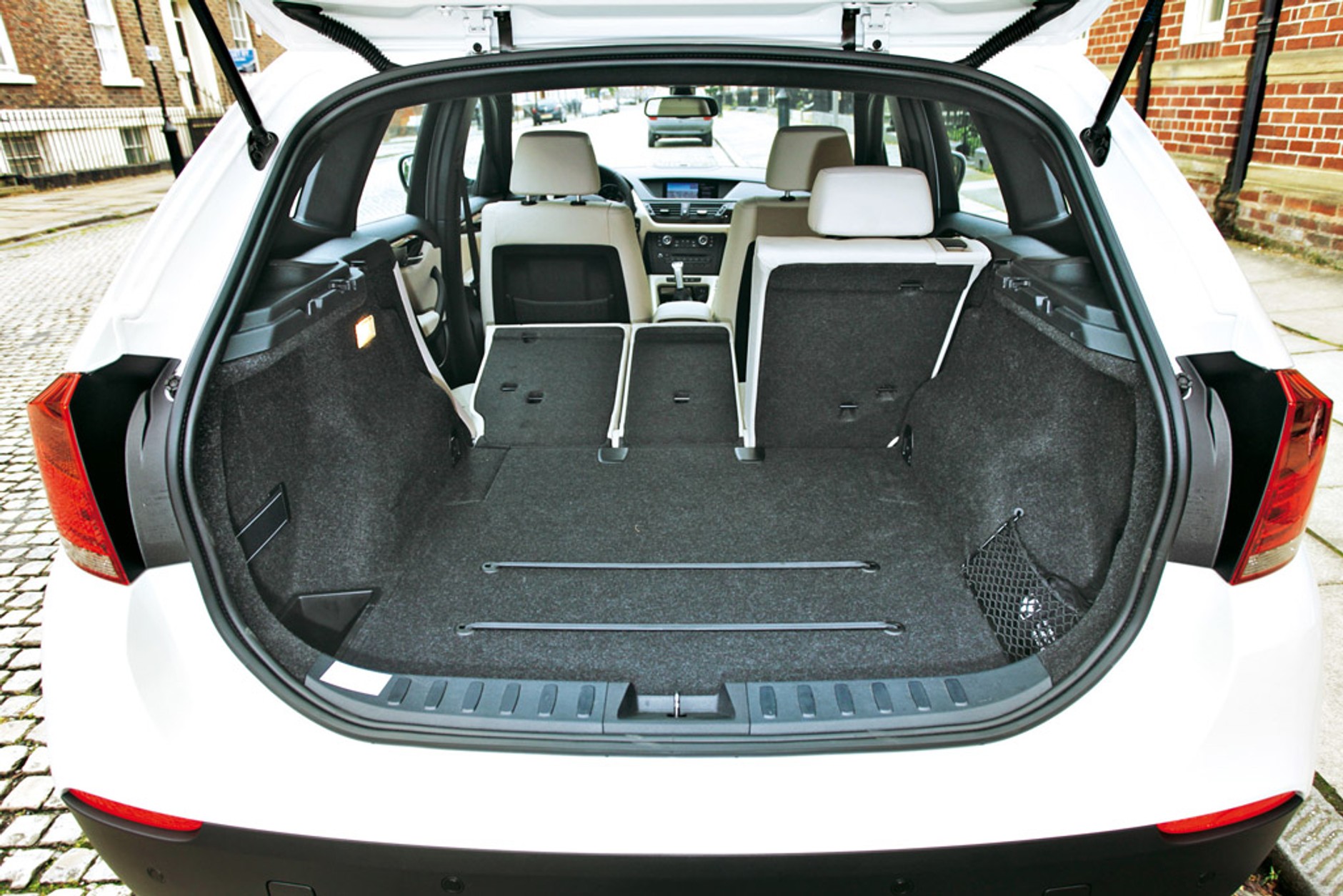 Range Rover Evoque kontra BMW X1: do miasta, na wieś i w błoto