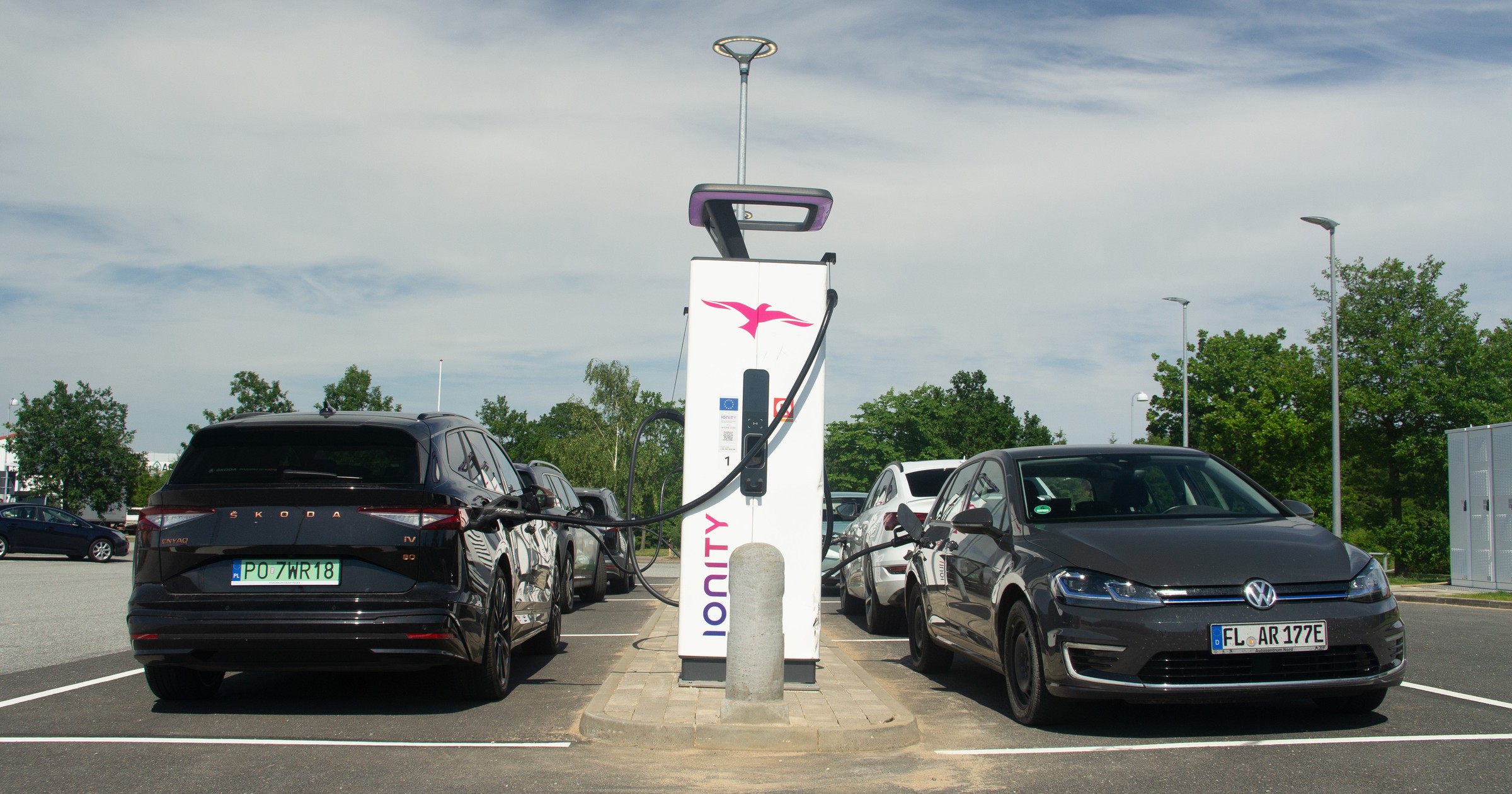 Auta elektryczne wymagają zmiany przyzwyczajeń i... adaptacji
