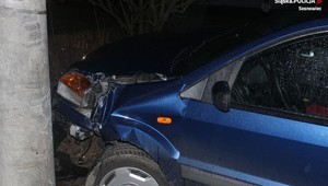 68-latka uderzyła w latarnię w Sosnowcu. Później zaskoczyła policjantów