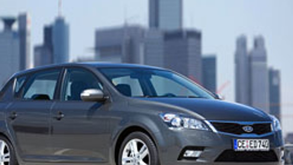 Kia Cee'd FL 2009: oficjalne zdjęcia po modernizacji