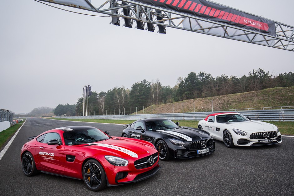 Pokaz mocy i prezentacja nowości – rozpoczęcie nowego sezonu AMG Driving Academy