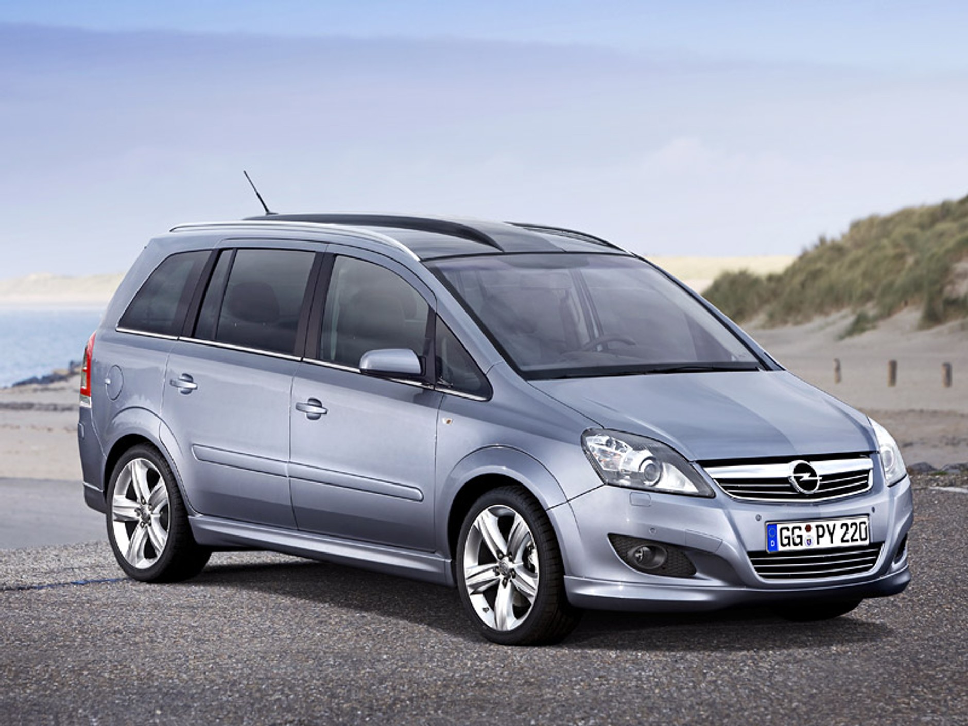 Opel: nowa Zafira w natarciu od lutego (dane techniczne plus ceny w Polsce)