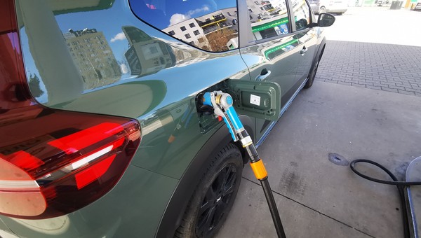 Najtaniej jeździ się na LPG, a najdrożej... rząd to wyliczył