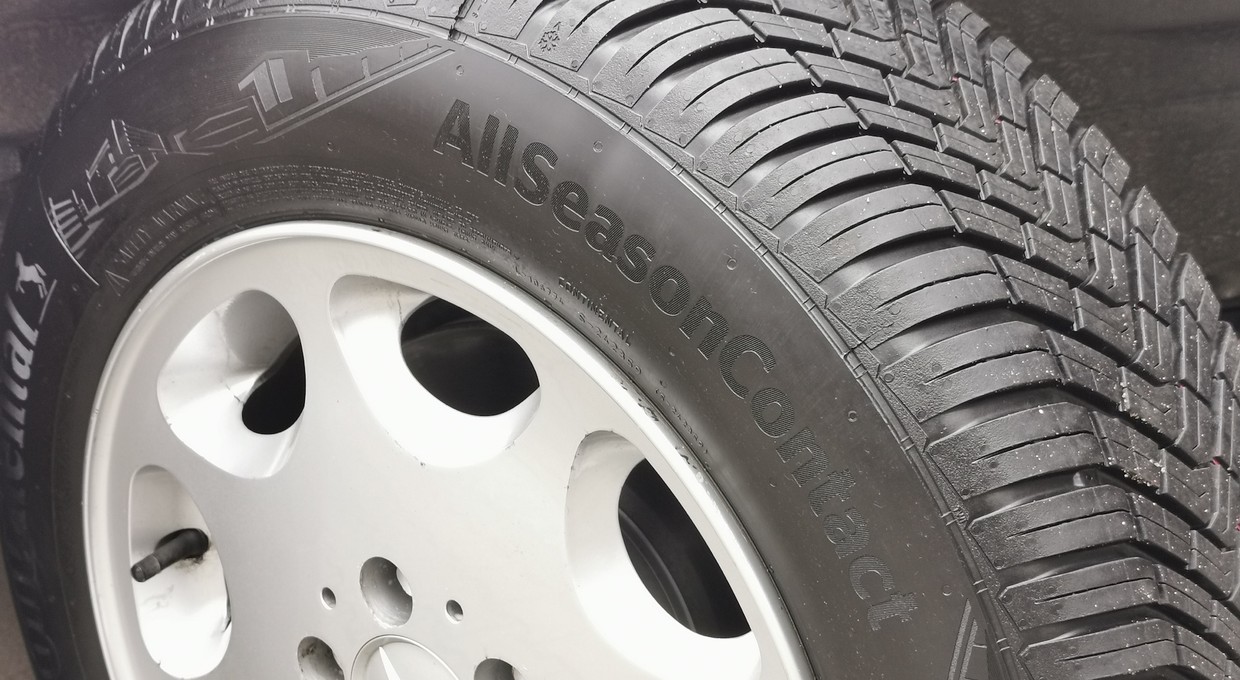 Opony całoroczne, a może zimowe? Wybór ma swoje konsekwencje. Nie zawsze warto oszczędzać