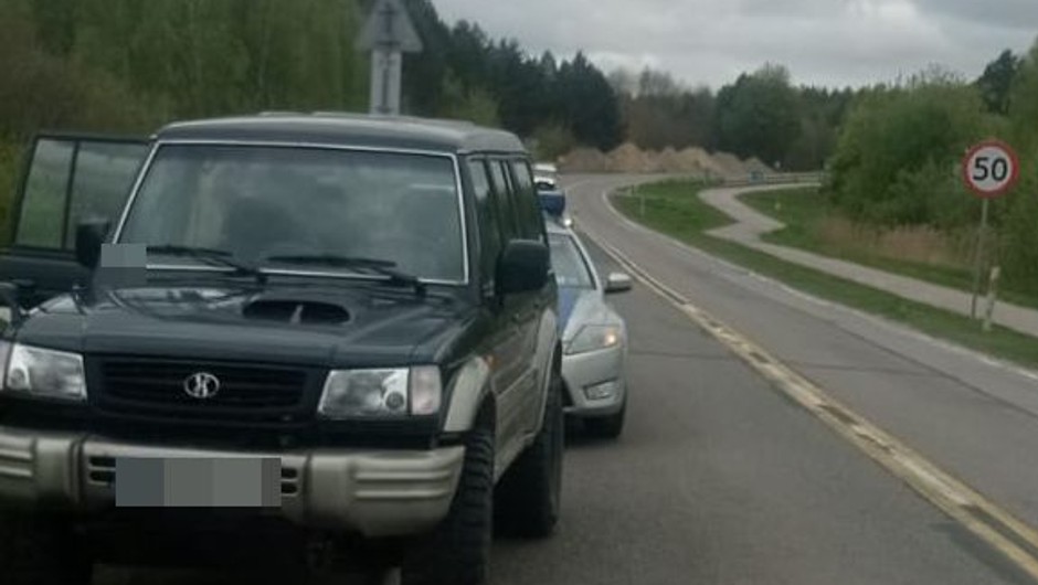 Jechała pod wpływem alkoholu. Później znieważyła policjantów