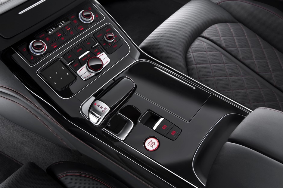 Audi S8 plus ma moc 605 KM i osiąga 305 km/h