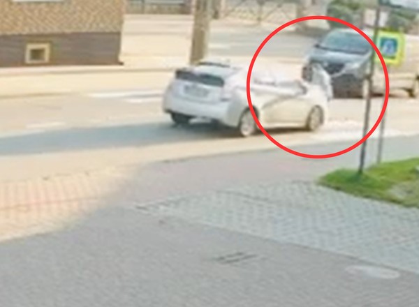 89-latka weszła na przejście. Przerażające, co wydarzyło się później [WIDEO]