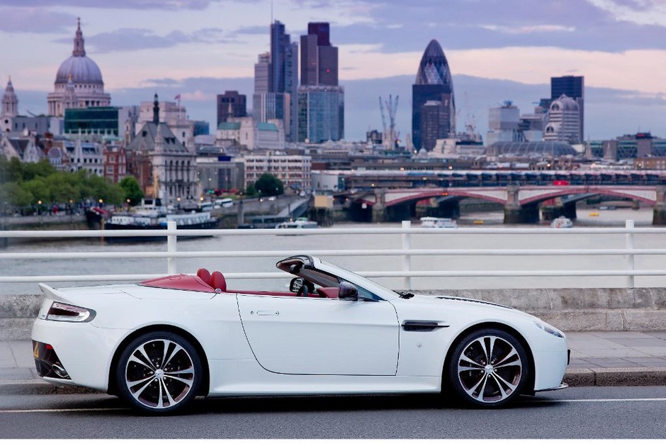 Aston Martin V12 Vantage: roadster dla wybranych