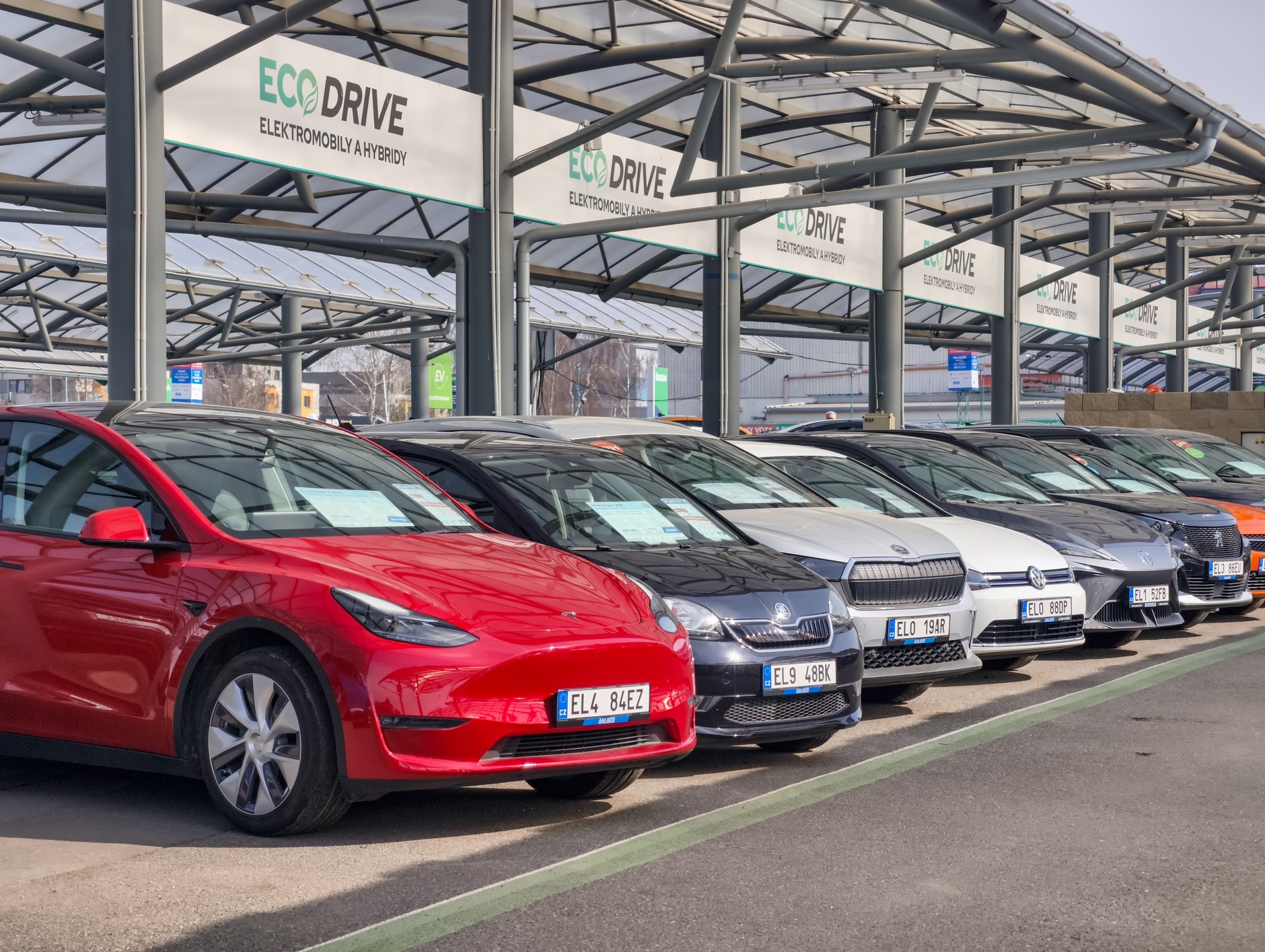 Na wielu europejskich rynkach w ciągu ostatnich miesięcy rośnie popyt na auta elektryczne – zarówno nowe, jak i używane. 
