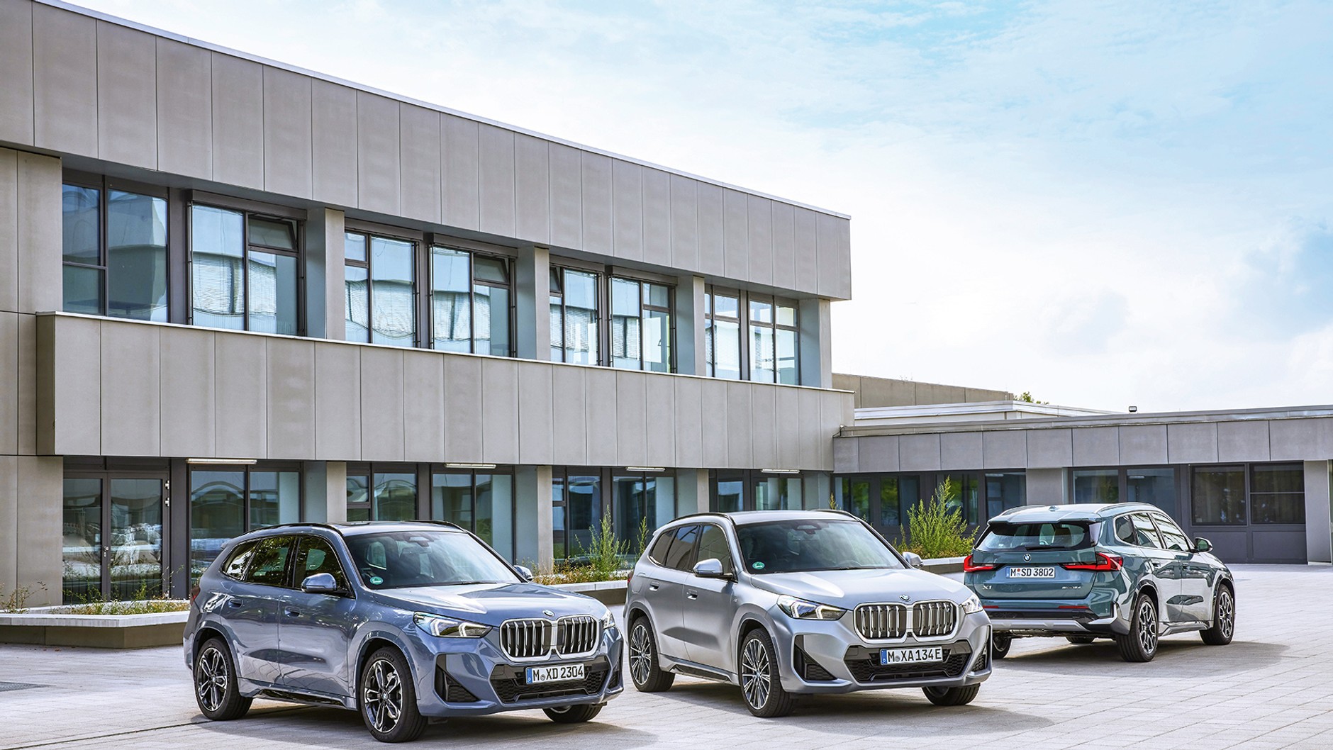 BMW X1 (3. generacja, 2022) – duży wybór. BMW oferuje aż siedem wersji napędowych nowego X1. Trzema z nich już jeździliśmy