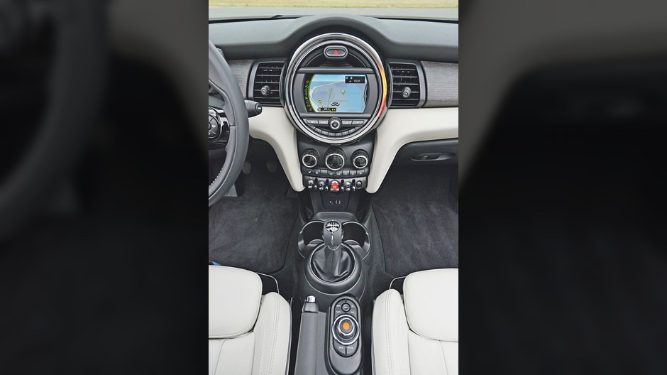 Mini Cooper Cabrio kontra Mazda MX-5 - kabriolety pełne radości