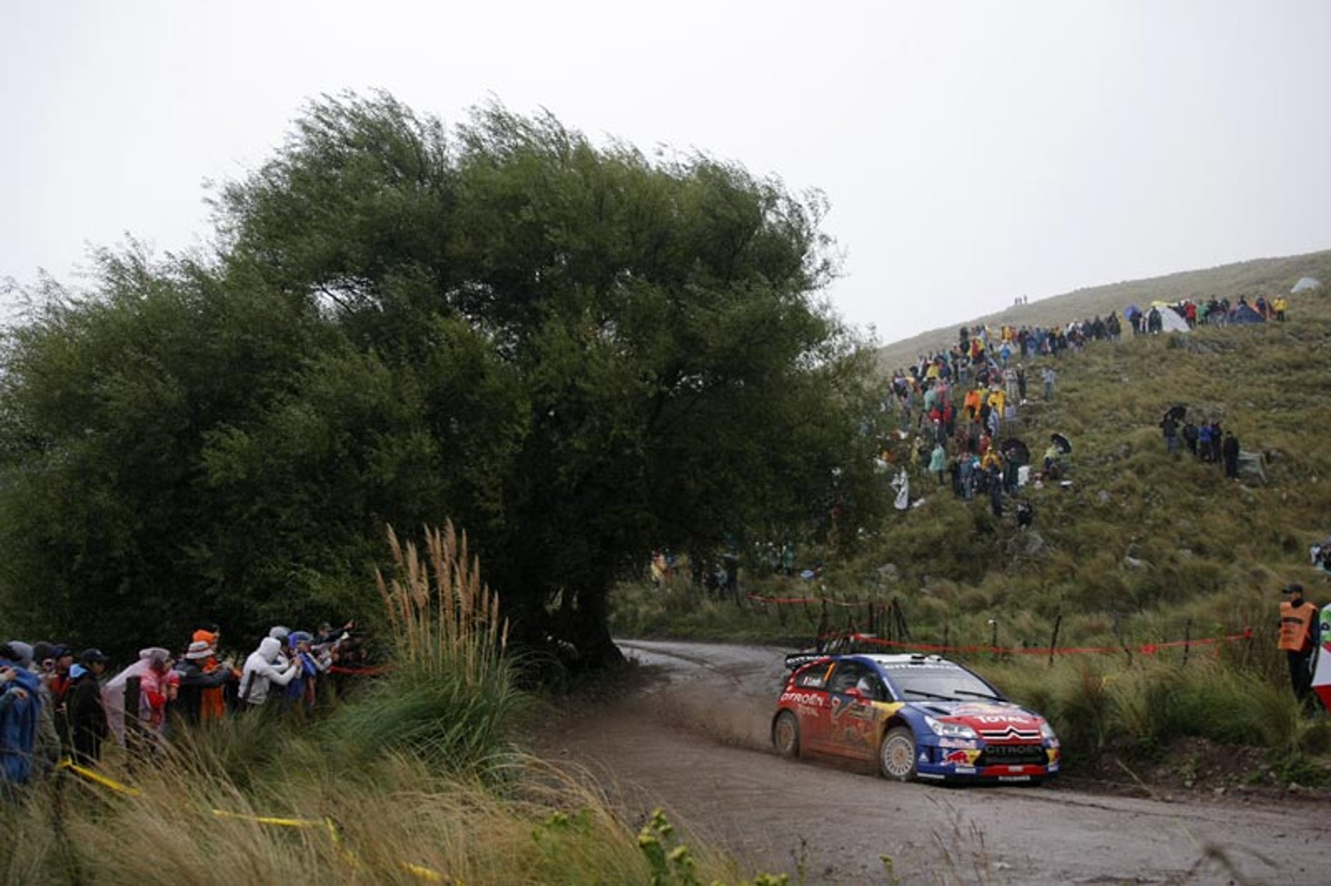 Rajd Argentyny 2008: Loeb zdecydowanym liderem (I. etap)