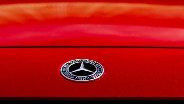 Mercedes z napędem BMW to pikuś! Sprawdzamy, od kogo jeszcze Mercedes bierze silniki, a komu sprzedaje je BMW