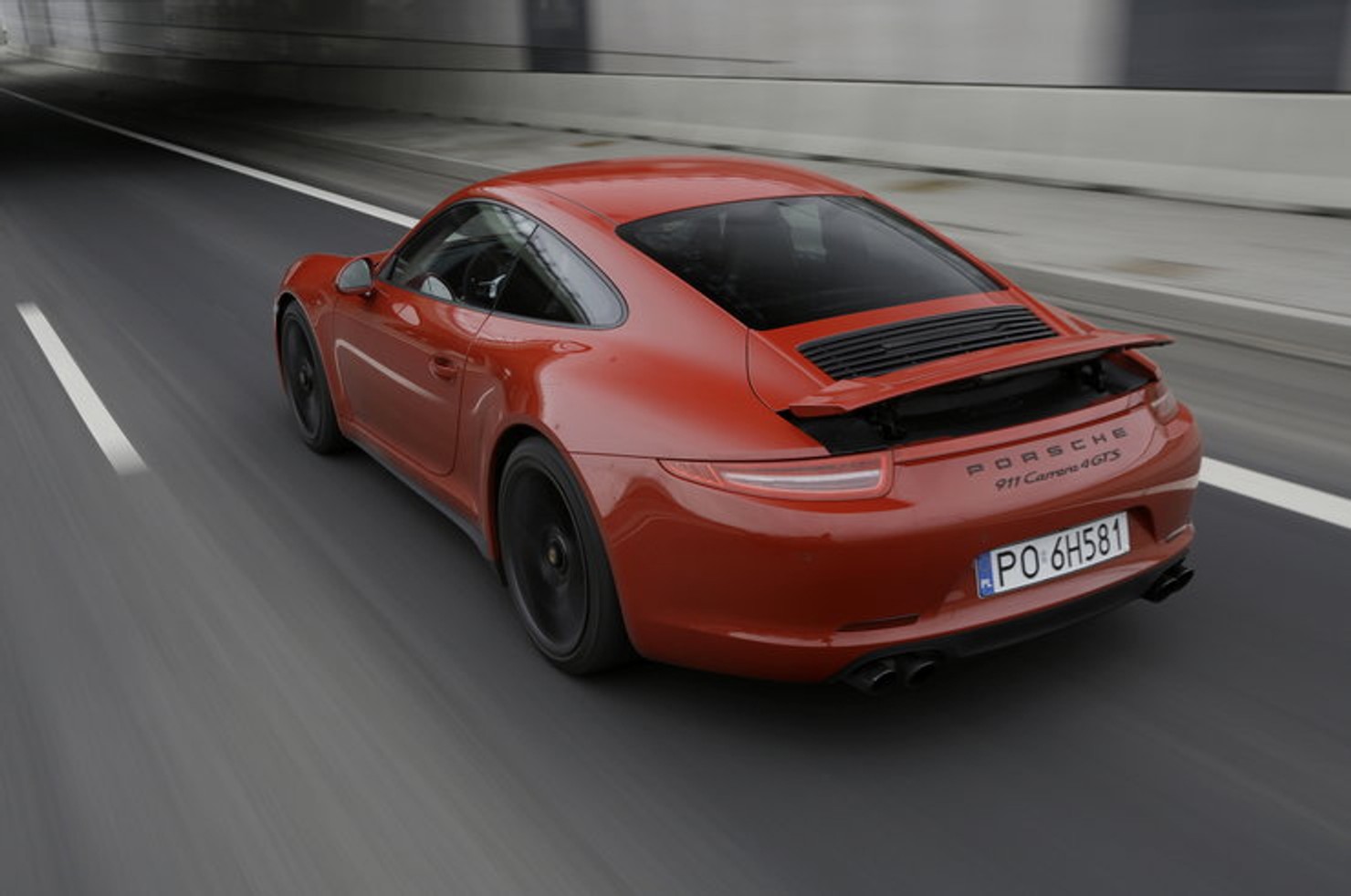 Porsche 911 Carrera 4 GTS: moc 430 KM, przyspieszenie od 0 do 100 km/h w 4 s, prędkość maksymalna 302 km/h. Auto obecnie nie jest sprzedawane. Czekamy na poliftingową wersję!
