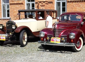 Masz auto "na dwójkę"? Możesz się nim chwalić! Wyjaśniamy kategorie klasyków