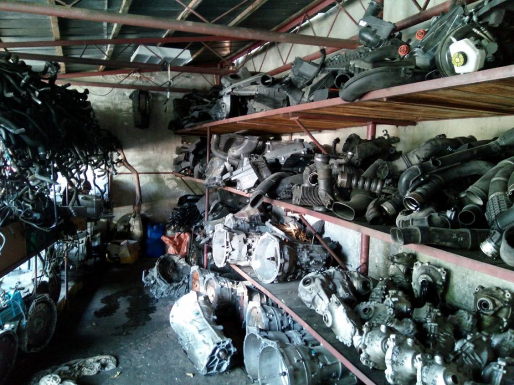 Odzyskano kradzione auto i części o wartości 640 000 zł