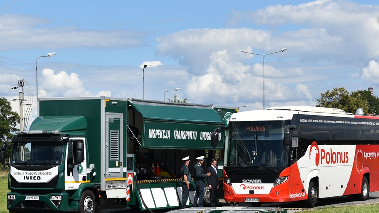 Rządowa kontrola autokaru w Brwinowie