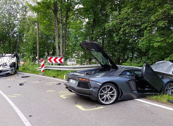 Lamborgini Aventador kontra Opel Corsa - trzy osoby w szpitalu