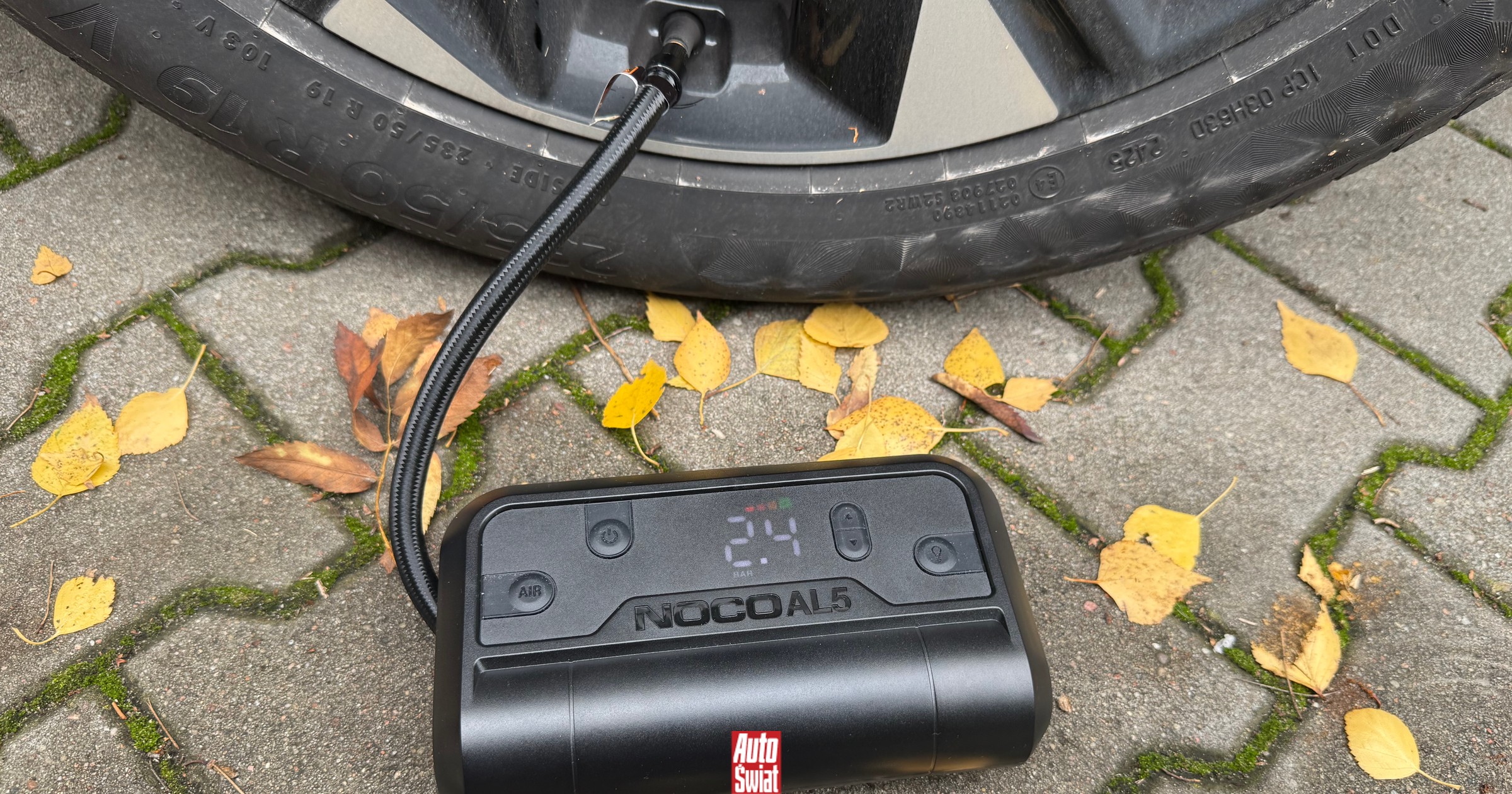 Sprawdziłem, jak działa nieduży akumulatorowy kompresor Noco. Warto mieć w samochodzie?