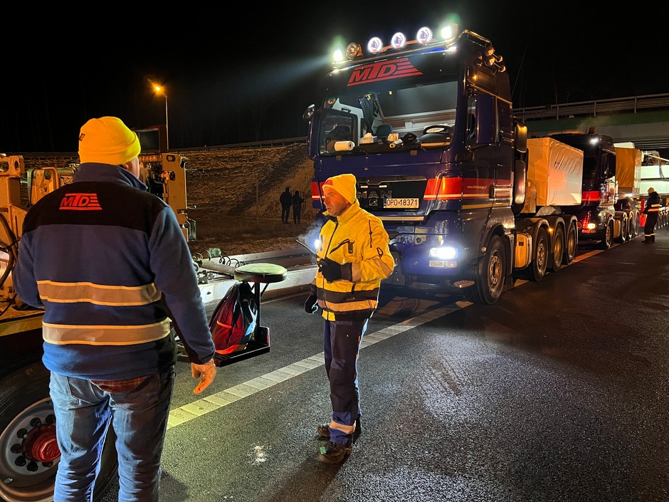 Transport gigantycznej maszyny TBM w Warszawie