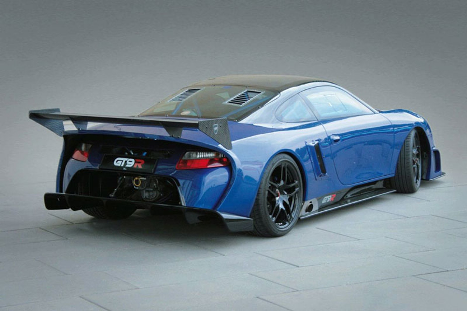 9ff GT9-R: silnik przed tylna osią, sześć cylindrów i 824 kW