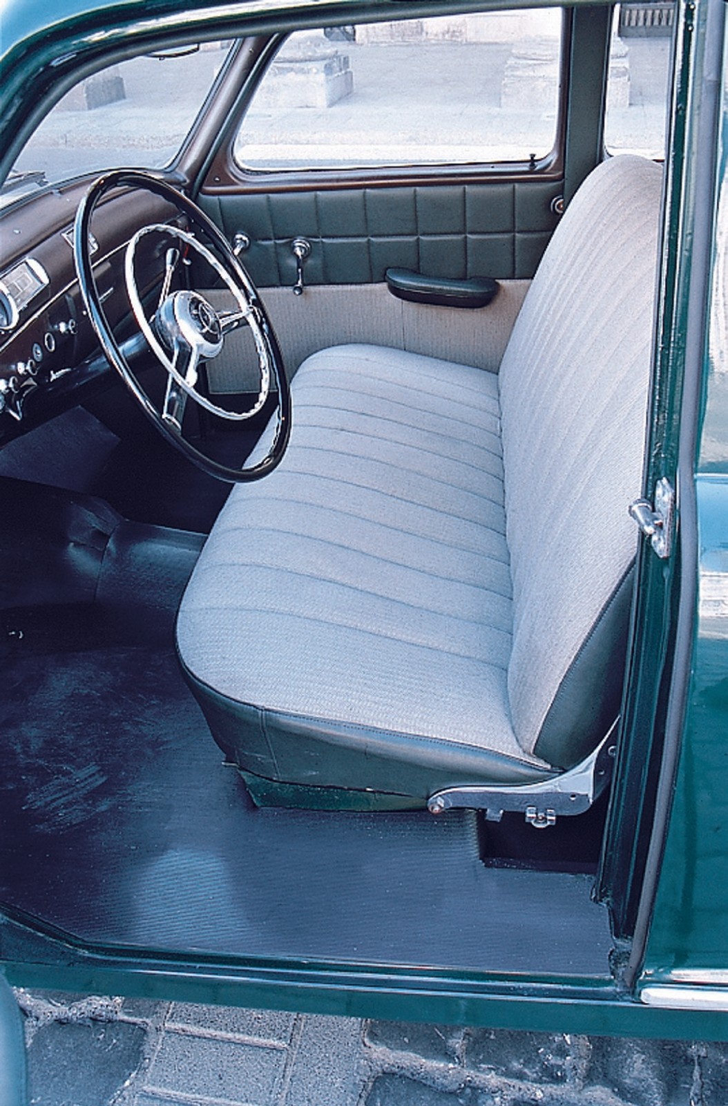 Mercedes Ponton ma 60 lat