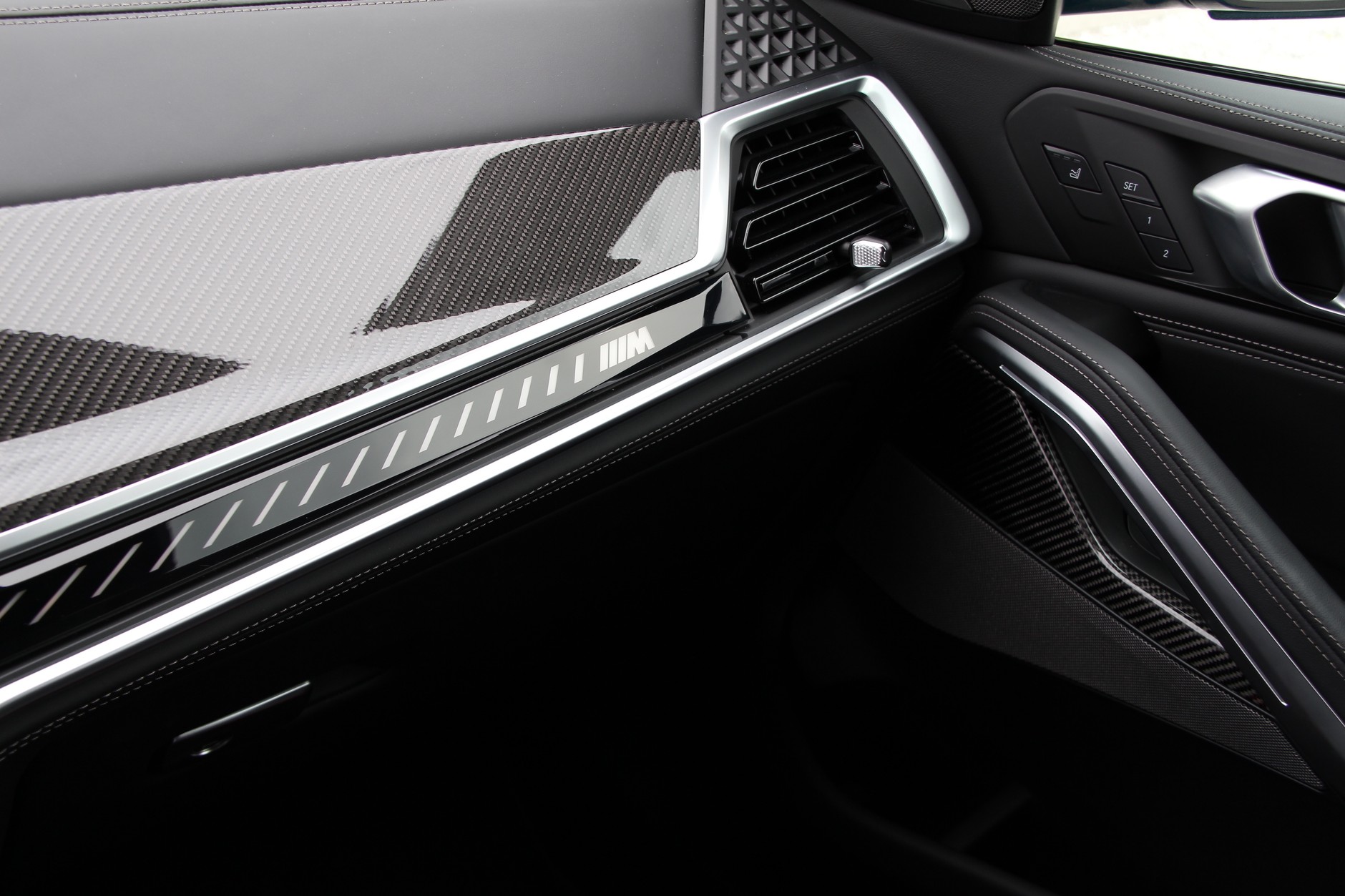 BMW X6 M60i