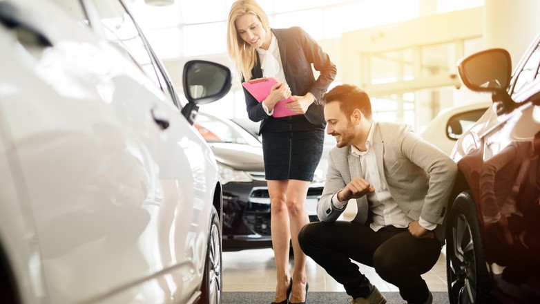 Sprzedaż nowych aut